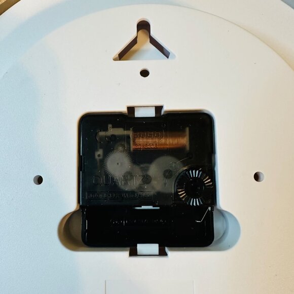 Silent Round Wall Clock with Thermometer and Hygrometer Display Non Ticking - Picture 7 of 10